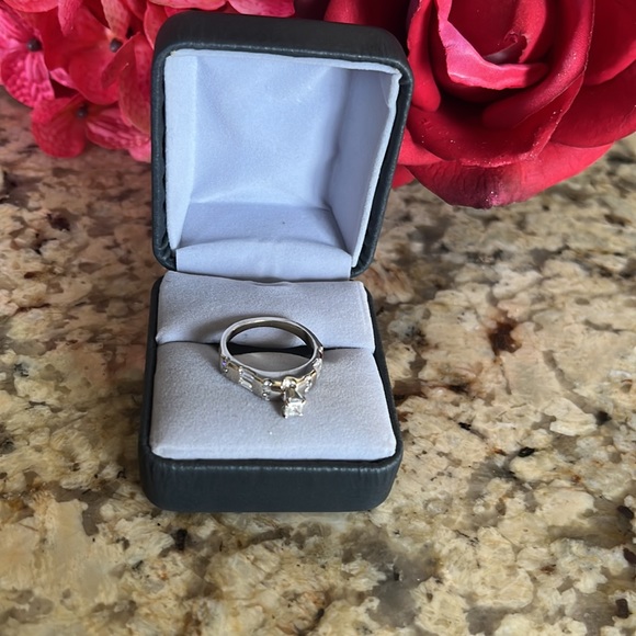 Princess cut. Diamond. Engagement Ring - Picture 6 of 16